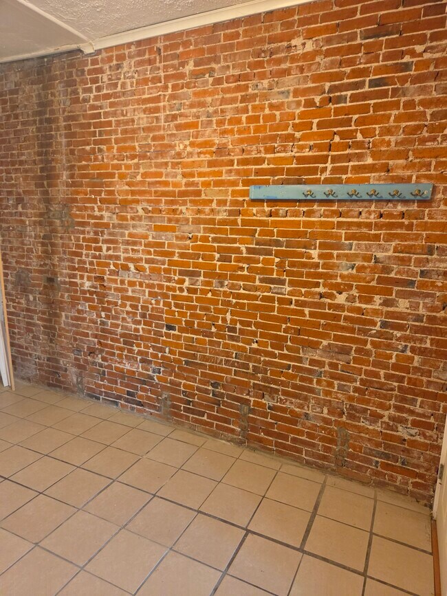 Foto del edificio - 2104 Chippewa St