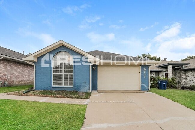 Foto del edificio - 9711 Pinehurst Lane