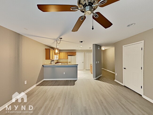 Building Photo - 303 Freedom's Ring Dr