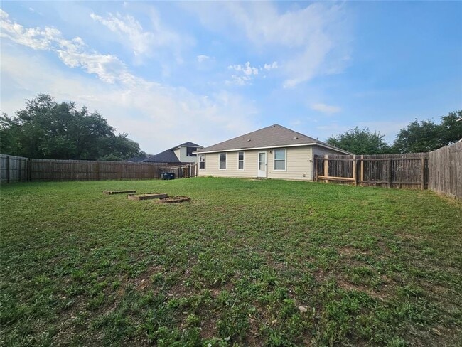 Building Photo - 201 Bluebonnet Tr