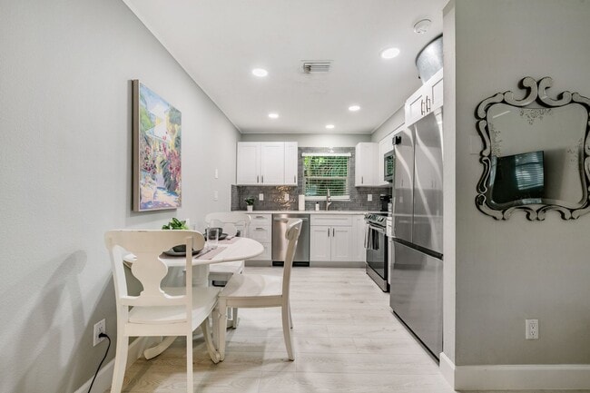 Building Photo - 1158 7th St S