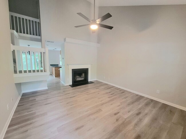 Building Photo - Townhome in University Area; Master on Main!