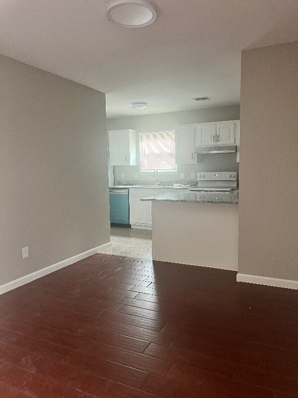 Building Photo - 4503 S Gum Ave