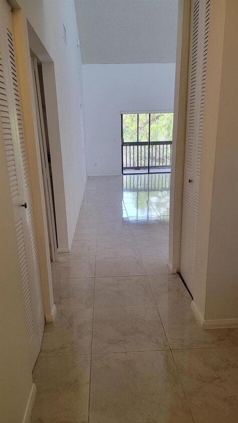 Foto principal - 502 Lakeview Dr E