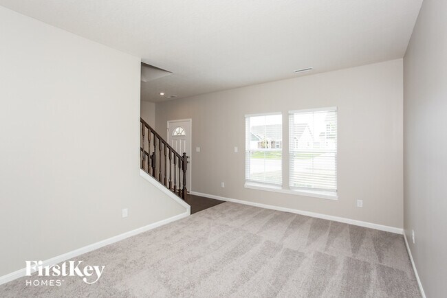 Building Photo - 6292 N Woodhaven Dr