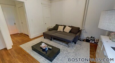 Building Photo - 452 Park Dr