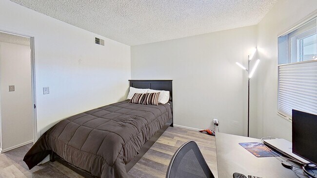Foto del edificio - 6800 E Tennessee Ave