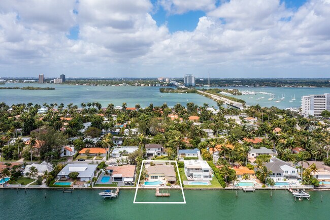 Building Photo - 7701 Beachview Dr