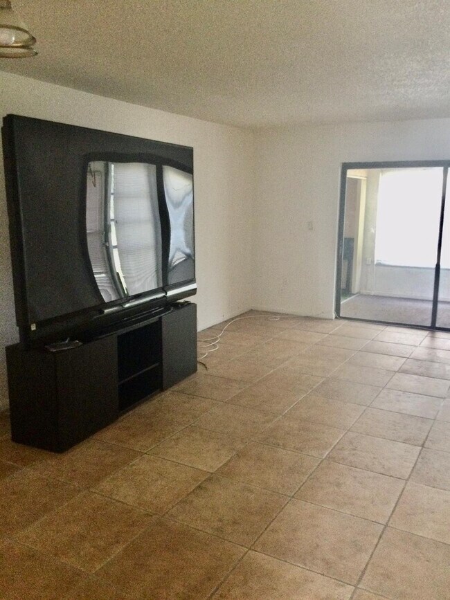 Foto del edificio - 9233 SW 8th St