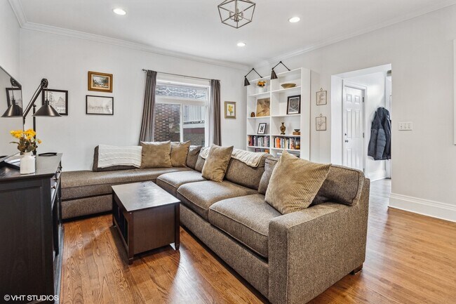 Foto del edificio - 905 W Lakeside Pl