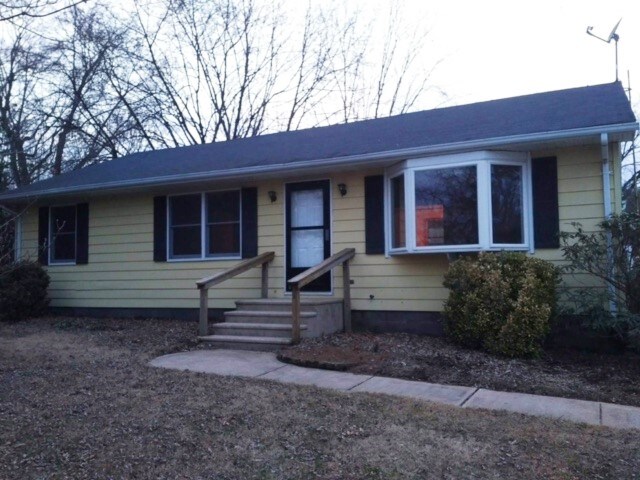 Primary Photo - 109 Fairview Dr