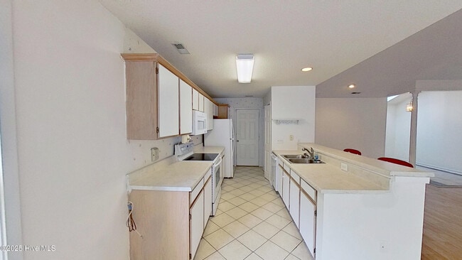 Building Photo - 303 Putnam Dr