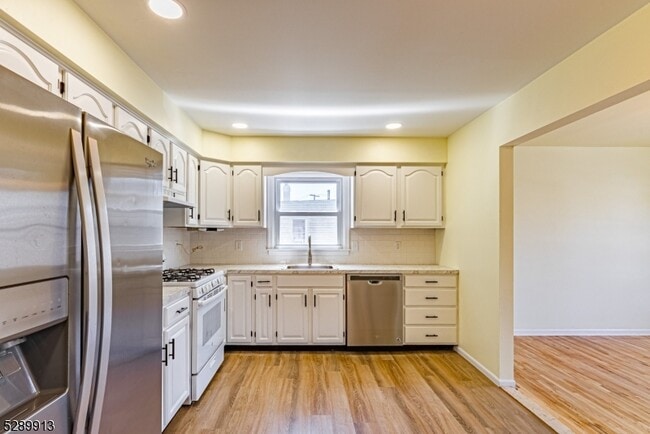 Building Photo - 16 Harris St