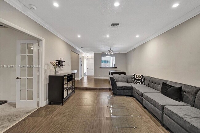 Foto del edificio - 3932 NW 77th Ave