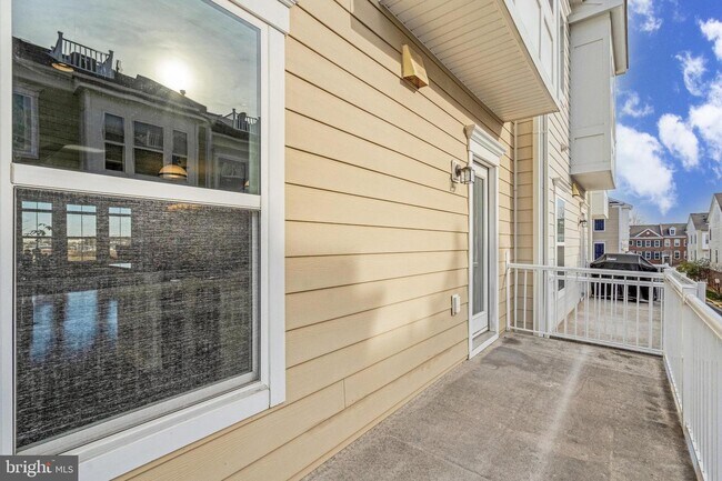 Building Photo - 9424 Canonbury Square
