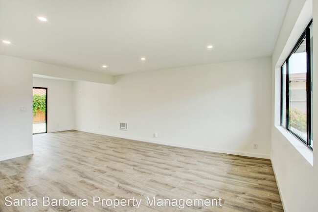 Building Photo - 3 br, 1.5 bath Apartment - 830 Olive St
