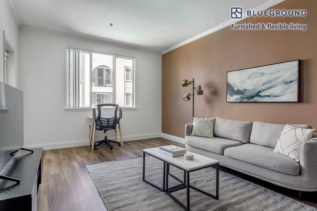 Building Photo - 5710 Crescent Prk E