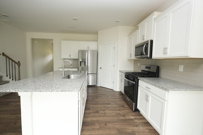 Building Photo - Beautiful  5 Beds 2 Baths Home in Gastonia...