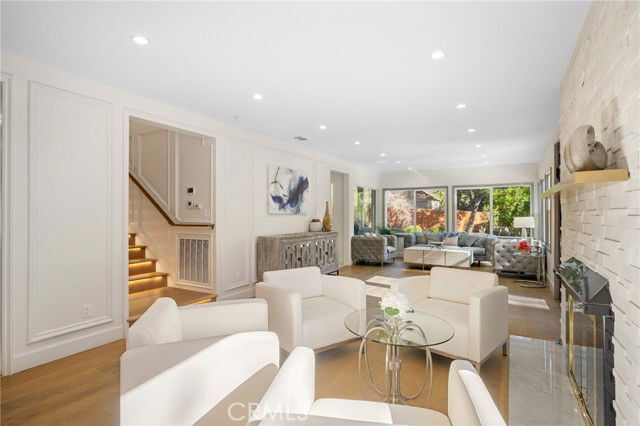 Building Photo - 2065 E Altadena Dr