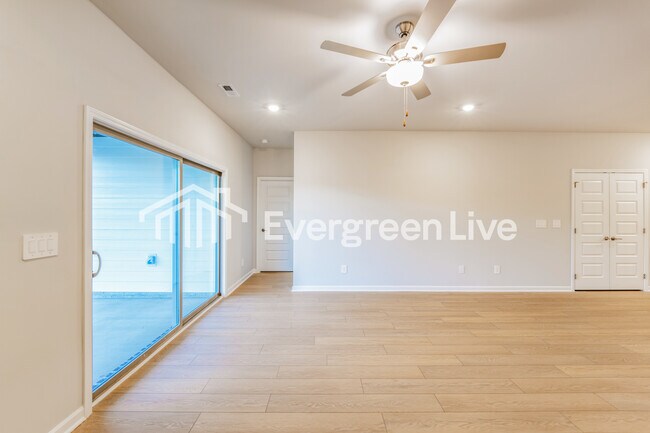 Foto del edificio - 150 Fenwick Pl