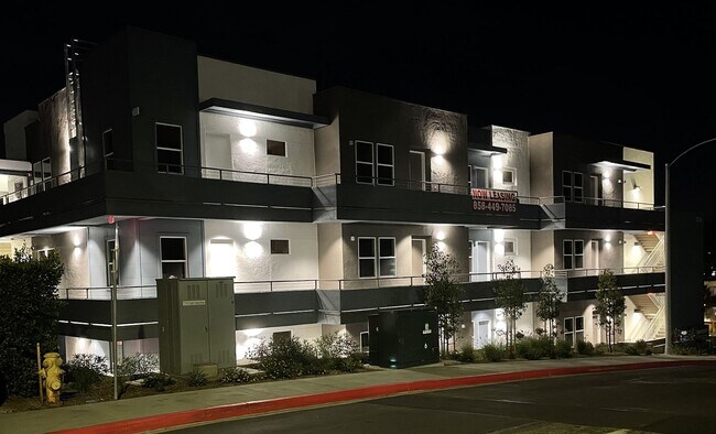 Foto del edificio - 2 bedrooms 2 baths in Escondido over at the GRAND VIEW APARTMENTS