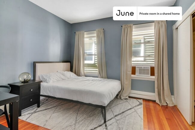 Building Photo - Room in Shared 4 bed/1 bath home