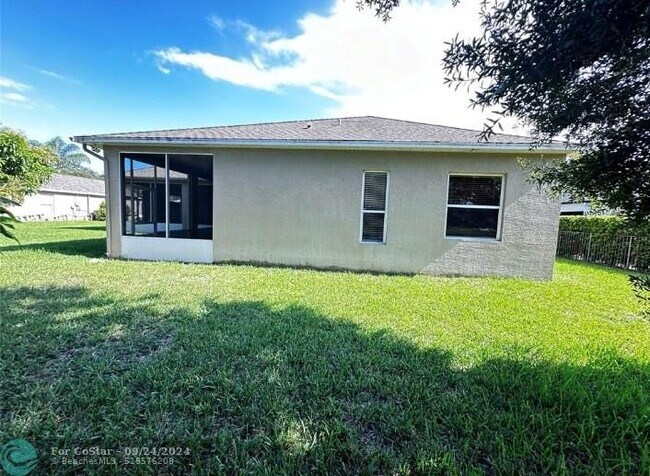 Building Photo - 2811 Serenity Cir S