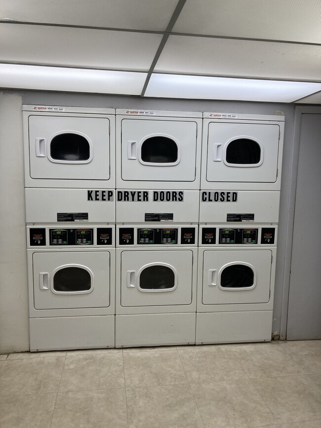 Laundry - 5601 N Sheridan Rd