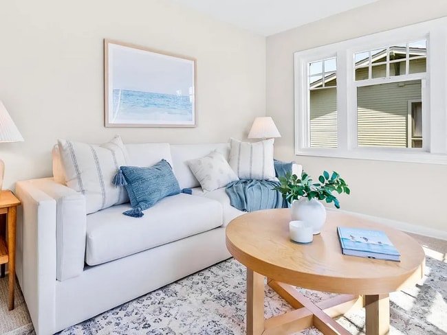 Foto del edificio - 527 Windham St