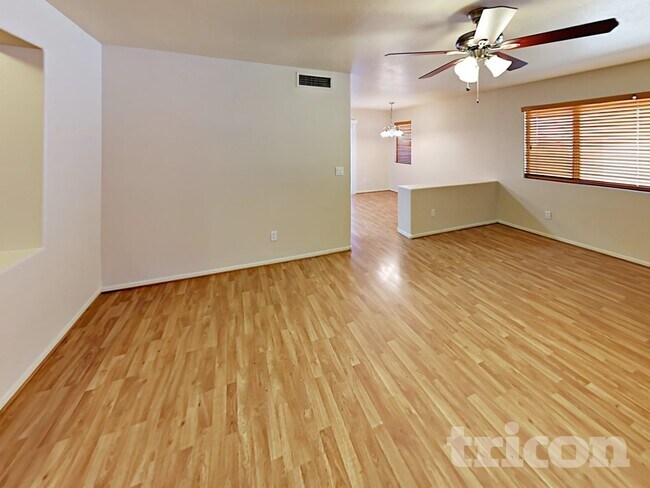 Foto del edificio - 15030 W Eureka Trail