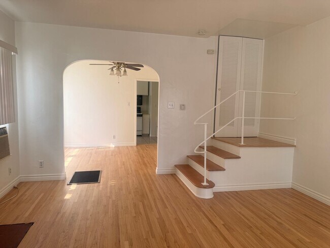 Foto del edificio - 2-Story 2BR 1.75 BA Duplex