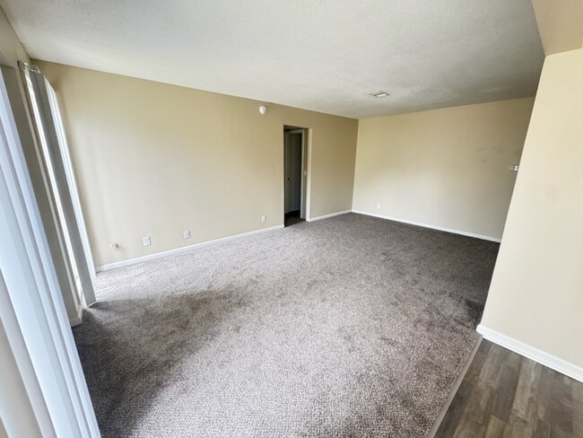 Foto del edificio - 7311 Buckingham Dr