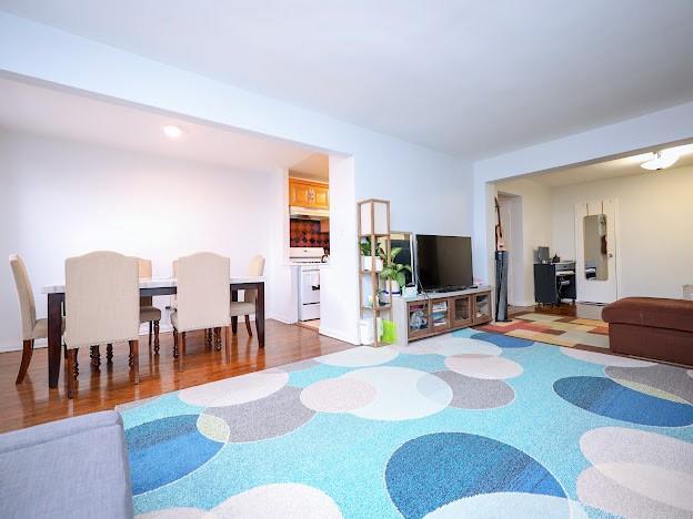 Foto principal - 83-37 St James Ave