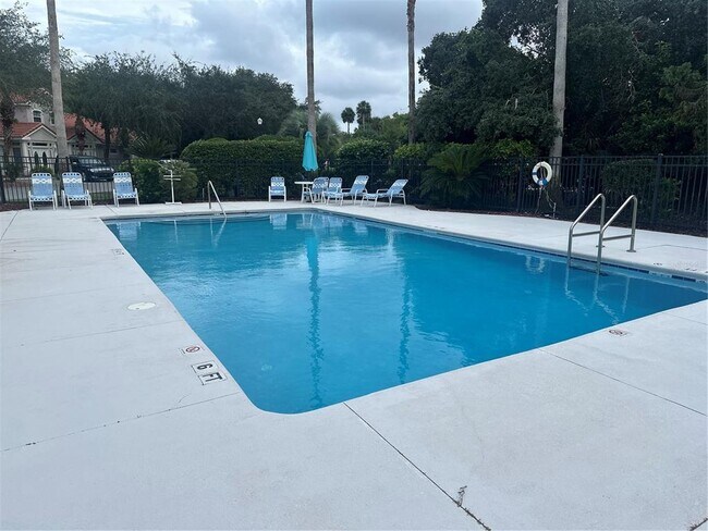 Foto del edificio - 100 Palm Harbor Pkwy