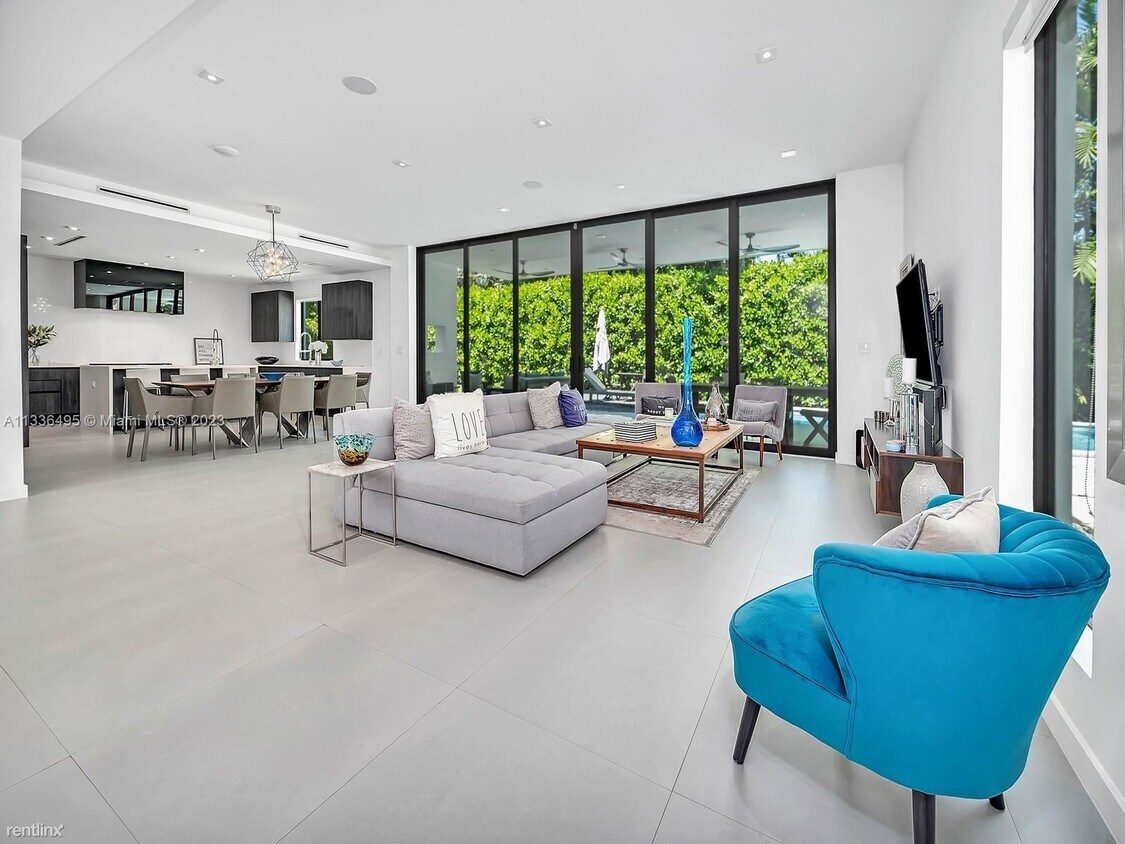 Foto principal - 5 br, 5.5 bath House - 5921 SW 87th St
