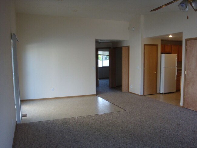 Foto del edificio - 2 bed 2 bath 1,000 SF fenced yard