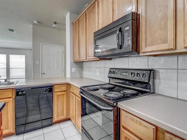 Building Photo - 13575 Valley Mills Dr