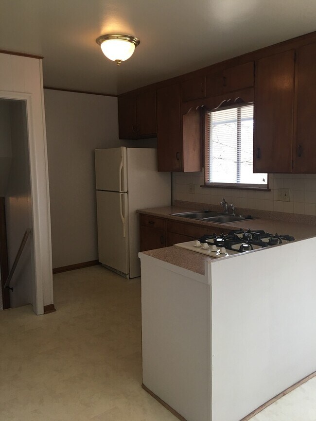 Building Photo - 4215 N Askew Ave