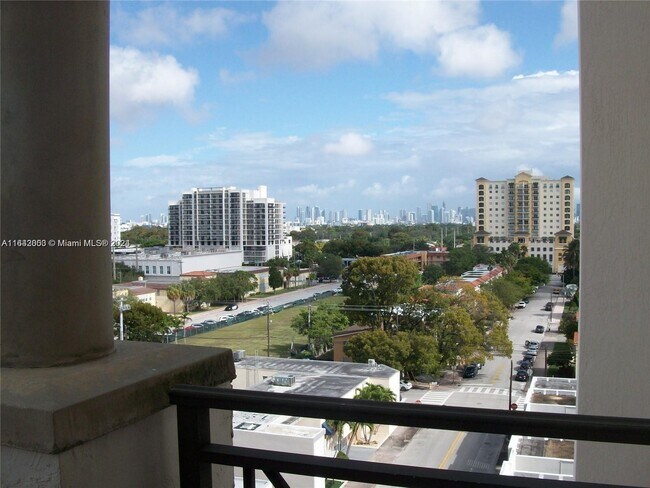Building Photo - 1805 Ponce de Leon