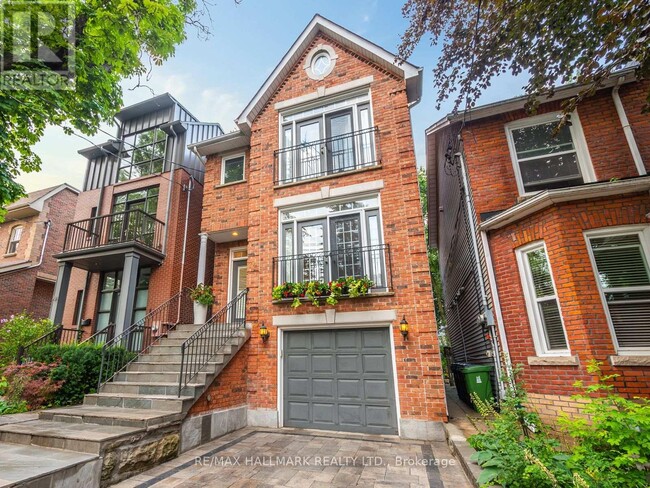 Photo du bâtiment - 74 Macpherson Ave