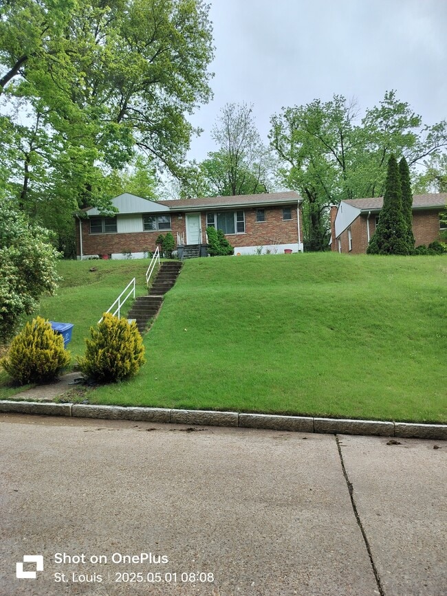 Building Photo - 635 SE Chambers Rd