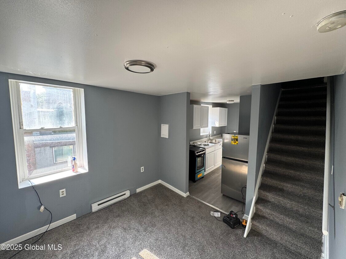 Primary Photo - 663 2nd Ave
