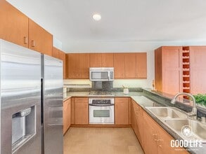Building Photo - 875 G St