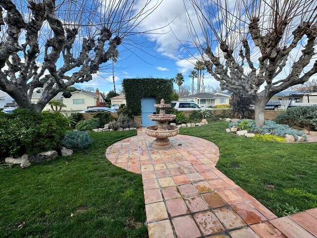 Foto del edificio - Stunning 3 Bedroom 2 Bathroom Home with Ad...