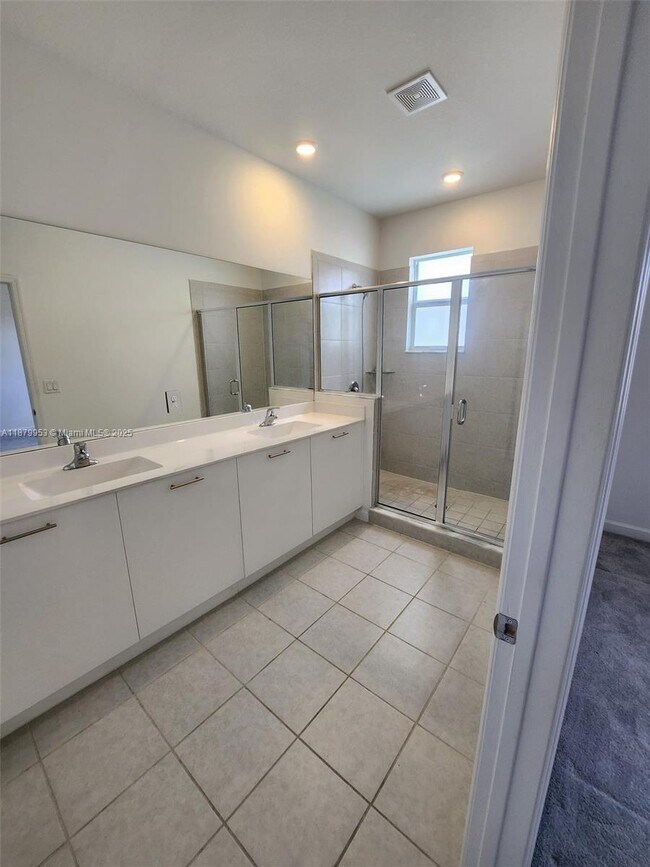 Foto del edificio - 12525 NW 23rd Pl