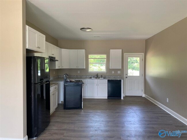 Building Photo - 223 Fern Bank Dr