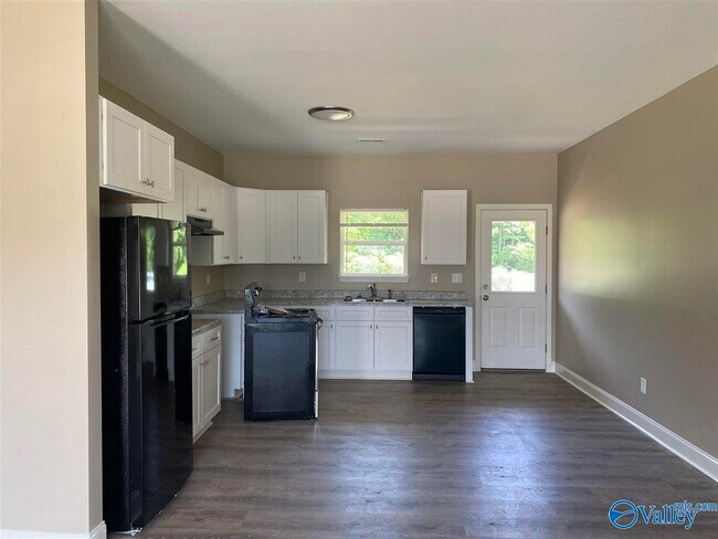 Foto del edificio - 223 Fern Bank Dr