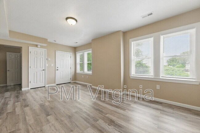 Foto del edificio - 1619 E Ocean View Ave