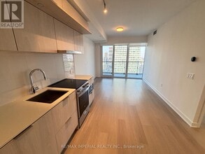 Building Photo - 448 Burnhamthorpe Rd W