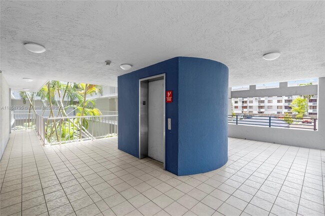 Foto del edificio - 8201 NW 8th St